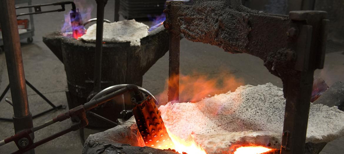 Casting furnace torch melt iron